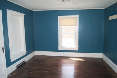 004_Bedroom1