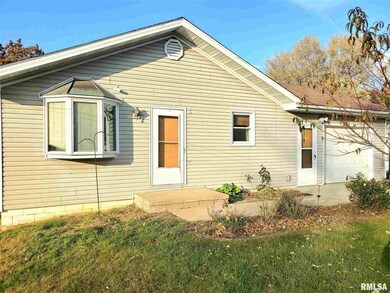 3529 W Sylvan Ln, Peoria, IL 61615 - photo 4