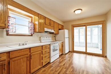 Nice size eat-in kitchen