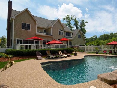 Swimming Pool/Hot Tub/Sauna.