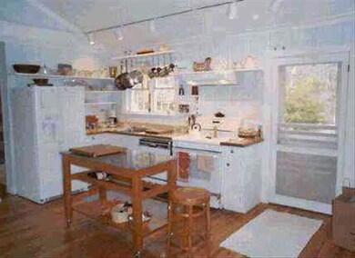 21 Old Oklahoma Rd, Vineyard Haven, MA 02568 - photo 3