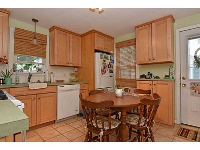 51 Lindesta Rd, Pawtucket, RI 02861 - photo 4