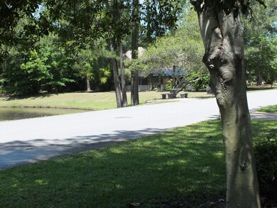Community picnic table