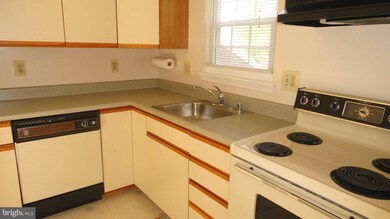 1646 Brimfield Cir, Sykesville, MD 21784 - photo 3