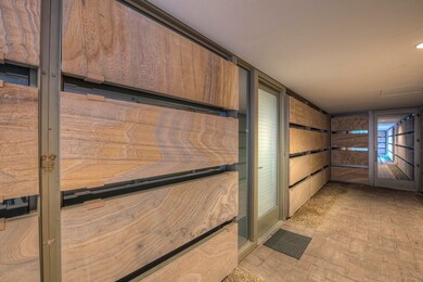 003_Private Entrance
