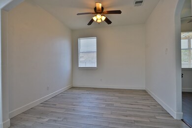 1817 Winding Trail Ln, Alvin, TX 77511 - photo 5