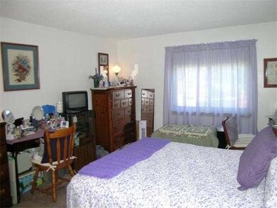 6 Hallmark Gardens unit 8, Burlington, MA 01803 - photo 5