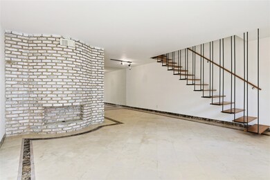 2503 Mccue Rd unit 10, Houston, TX 77056 - photo 4