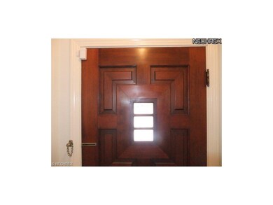 BEAUTIFUL FRONT FOYER DOOR!