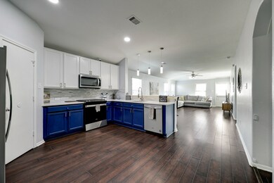 386 De Coster Blvd, Alvin, TX 77511 - photo 5