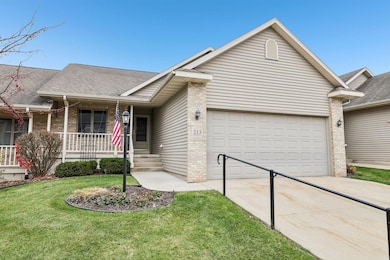 213 Fairview Cir unit 50, Waunakee, WI 53597 - photo 3