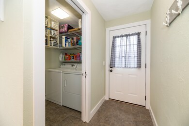 12247 Islandview-4