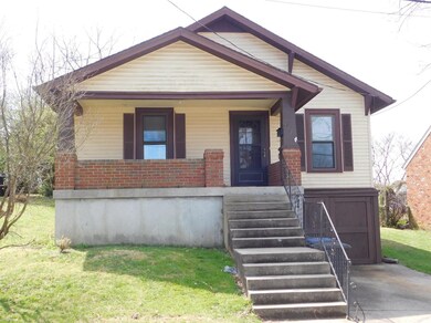 402 Lindsey Ave, Frankfort, KY 40601 - photo 2