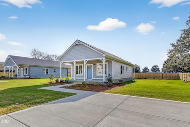 611 W Godwin St, Dunn, NC 28334 - photo 4