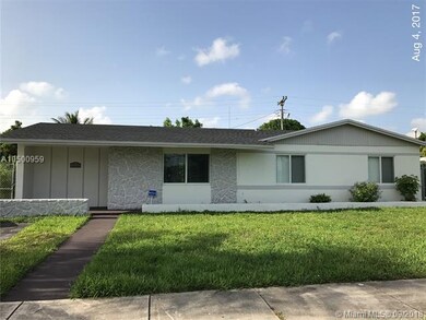 Front 171 NE 209 Exteruor