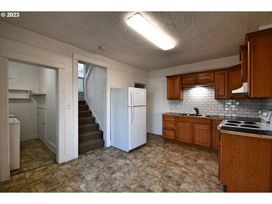 1406 E 9th St, the Dalles, OR 97058 - photo 6