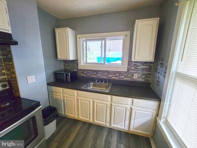 547 S 17 1 2 St, Reading, PA 19606 - photo 4