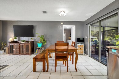 Dining 7390 Calmoso