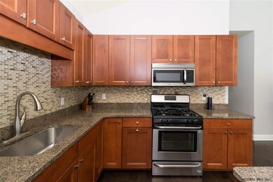 289 Jefferson St, Saratoga Springs, NY 12866 - photo 6