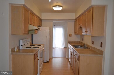 29 Gravenhurst Ct, North Potomac, MD 20878 - photo 2