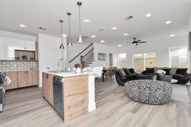 855 S Victory Dr unit A B, Houston, TX 77088 - photo 4