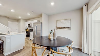 9441 Lovegrass Dr SW, Cedar Rapids, IA 52404 - photo 4