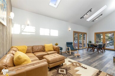 08-Living Room 20210420-DW-1185