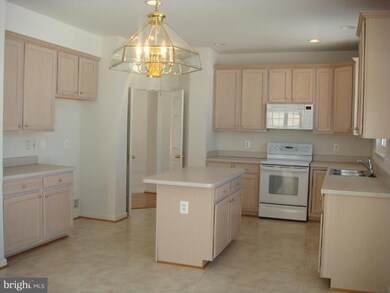 17059 Anns Brook Ct, Woodbridge, VA 22191 - photo 6