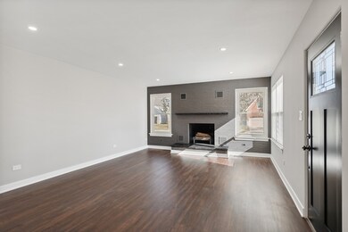 304 N Walnut St, Elmhurst, IL 60126 - photo 2