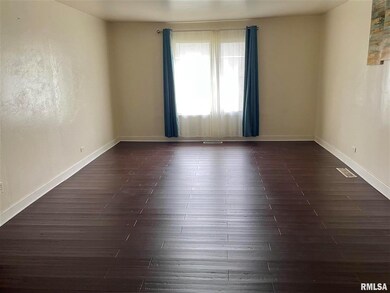 504 W Jones St, West Frankfort, IL 62896 - photo 2