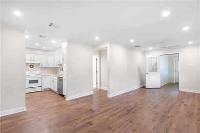 Den/Kitchen