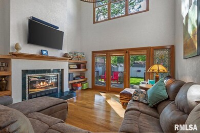 515 College Ave, Lincoln, IL 62656 - photo 5