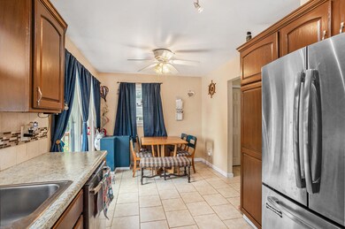 817 Riverside-7