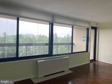 Skyline Plaza unit 712S, Baileys Crossroads, VA 22041 - photo 4