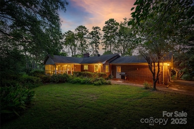 327 Livingston Dr, Charlotte, NC 28211 - photo 3