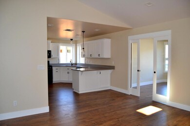 116 NW Cory Ln, Grants Pass, OR 97526 - photo 6