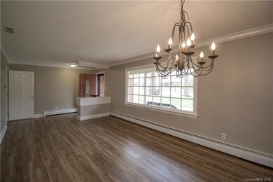 605 Berkshire Dr, Statesville, NC 28677 - photo 5