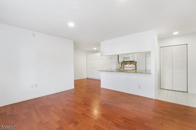 25 Steeplechase Ct unit 1125, Somerset, NJ 08873 - photo 4