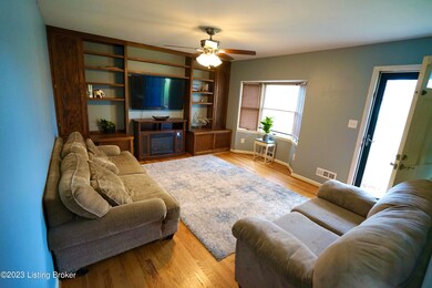 9302 Hudson Ln, Louisville, KY 40291 - photo 3