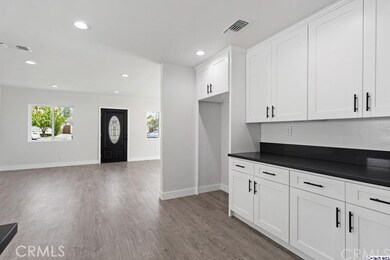 18922 Arminta St, Reseda, CA 91335 - photo 4