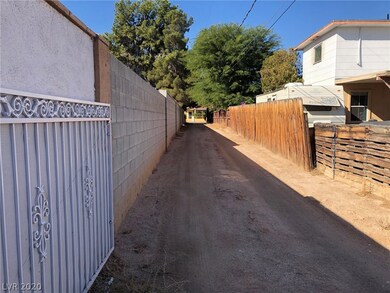 3932 S Pearl St, Las Vegas, NV 89121 - photo 3