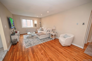 Wyndham House unit 212, Lynbrook, NY 11563 - photo 4