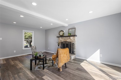 BEAUTIFUL STONE FIREPLACE - RECESSED LIGHTS - NEW