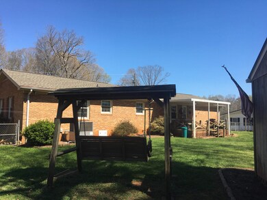 407 W 10th St, Siler City, NC 27344 - photo 5