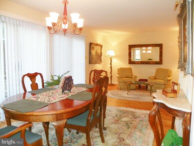 11206 Wedge Dr, Reston, VA 20190 - photo 6