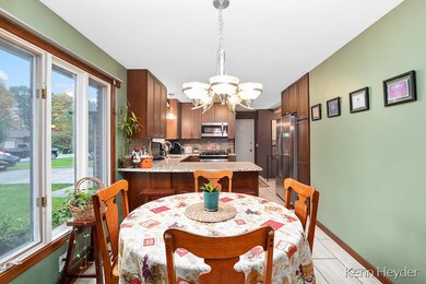 1466 Ridgewood Dr, Jenison, MI