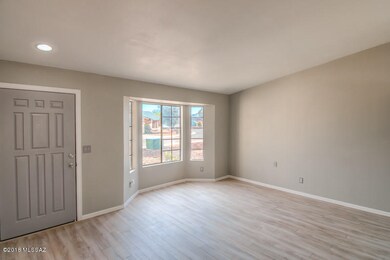 6 Living Room photo b-L