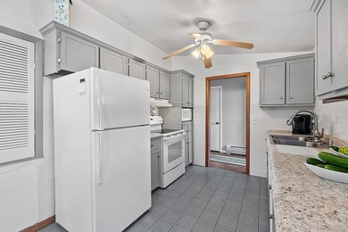 25 Maple St, Hudson, MA 01749 - photo 6