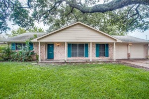 1521 Highland Dr, Alvin, TX 77511 - photo 3