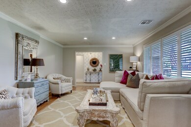 810 W Forest Dr, Houston, TX 77079 - photo 4